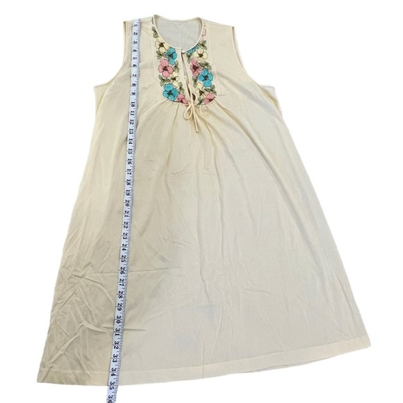 Vanity Fair Vintage Nylon Yellow Embroidered Flower Small Nightgown - Picture 7 of 9